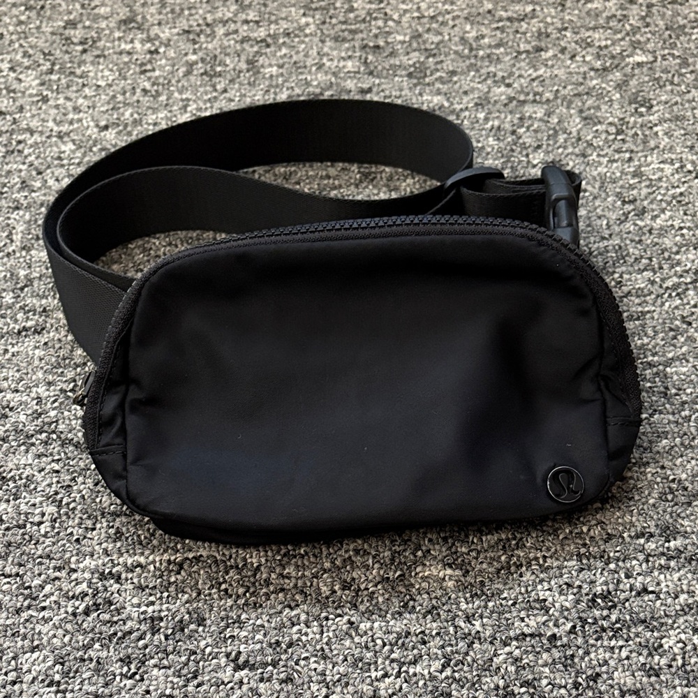 Lululemon Black Crossbody Belt Bag
